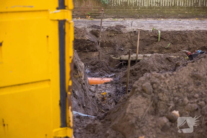 Waterleiding geraakt bij graafwerkzaamheden