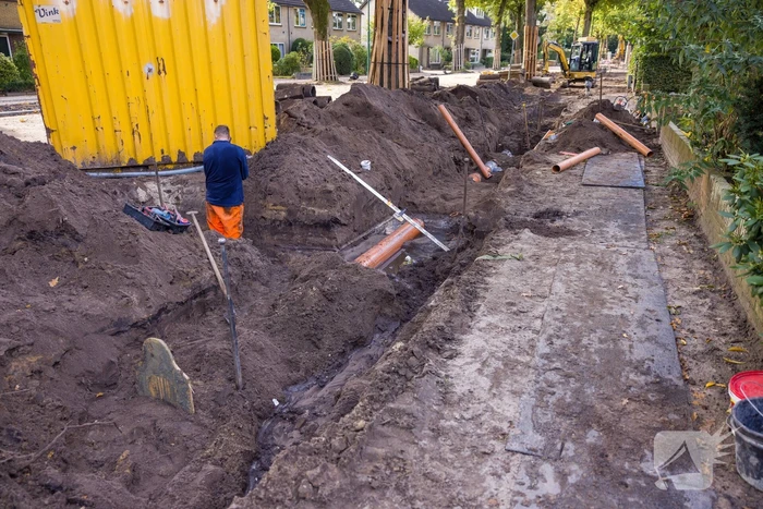 Waterleiding geraakt bij graafwerkzaamheden