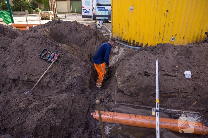 Waterleiding geraakt bij graafwerkzaamheden