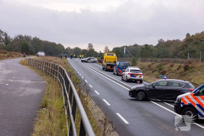 Provincialeweg afgesloten na flink verkeersongeval