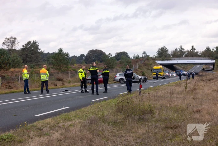 Provincialeweg afgesloten na flink verkeersongeval
