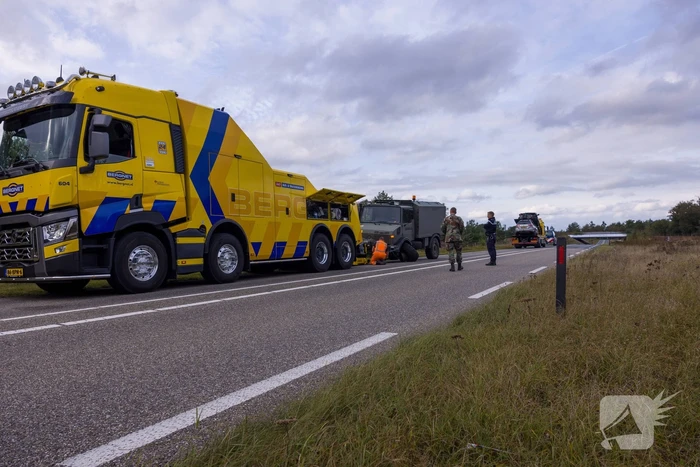 Provincialeweg afgesloten na flink verkeersongeval