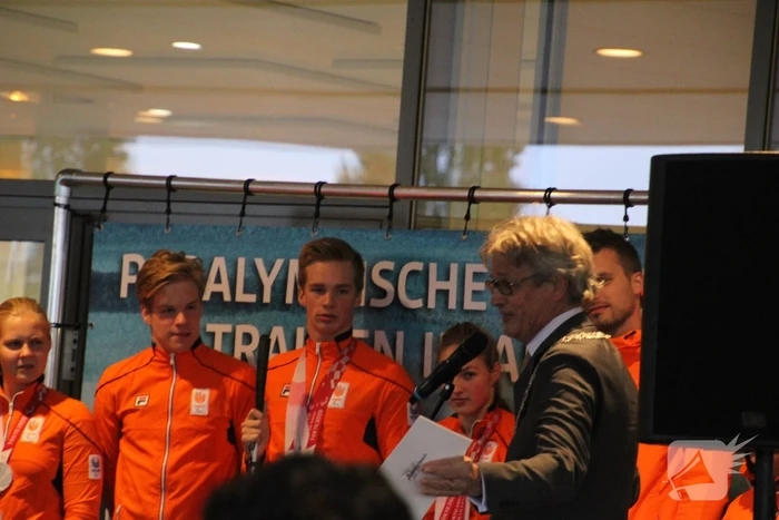 Paralympisch zwemteam gehuldigd
