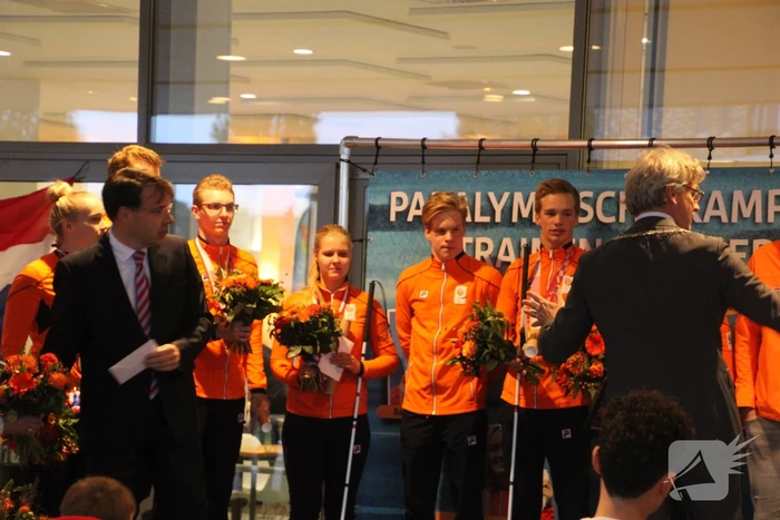 Paralympisch zwemteam gehuldigd