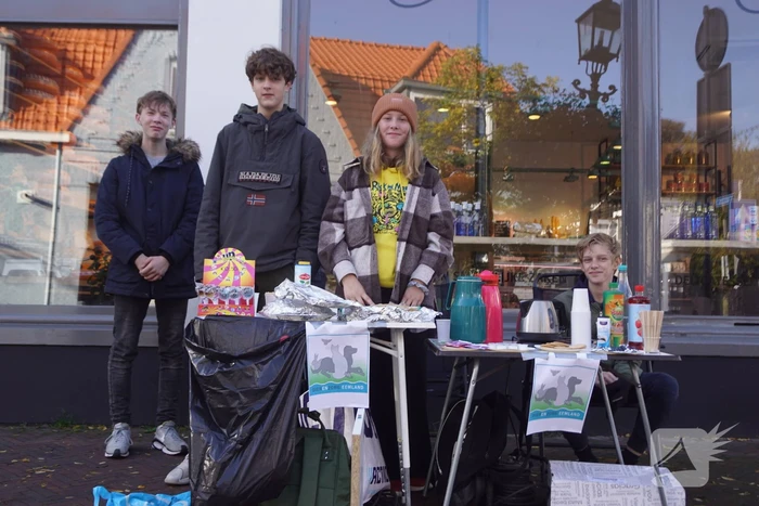 Leerlingen halen geld op voor Stichting Dierenzorg Eemland