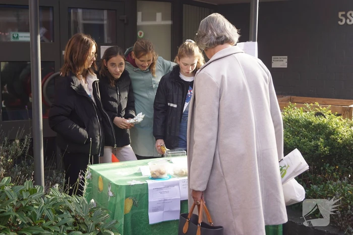 Leerlingen halen geld op voor Stichting Dierenzorg Eemland