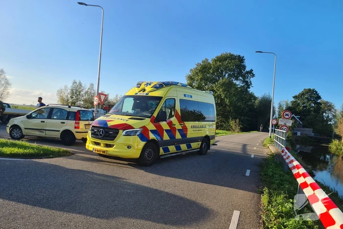Botsing tussen bestelbus en personenwagen