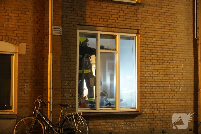 Magnetron door bewoner uit raam gegooid