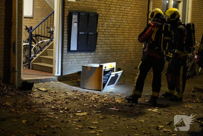Magnetron door bewoner uit raam gegooid