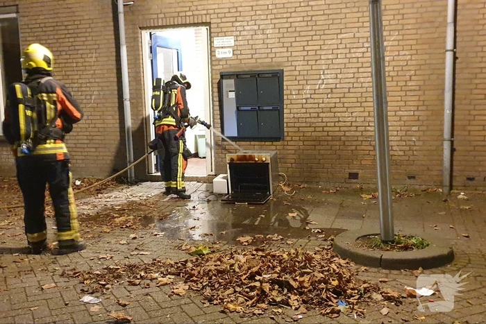 Magnetron door bewoner uit raam gegooid