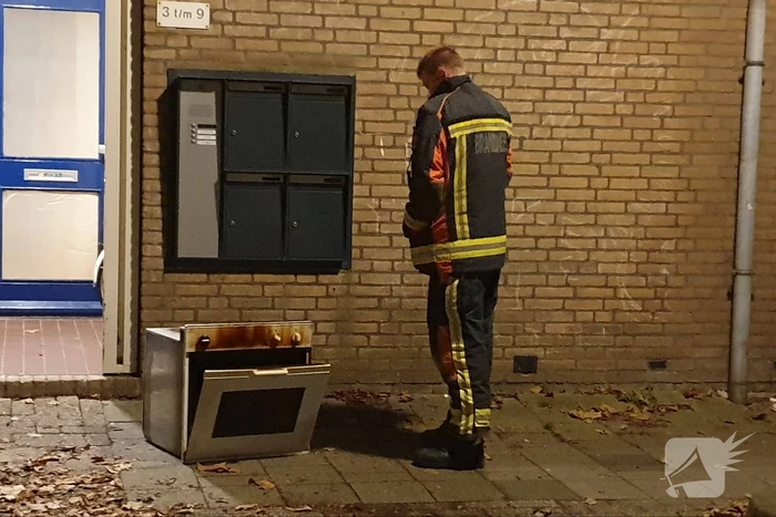 Magnetron door bewoner uit raam gegooid
