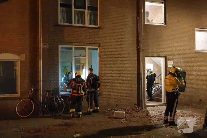 Magnetron door bewoner uit raam gegooid