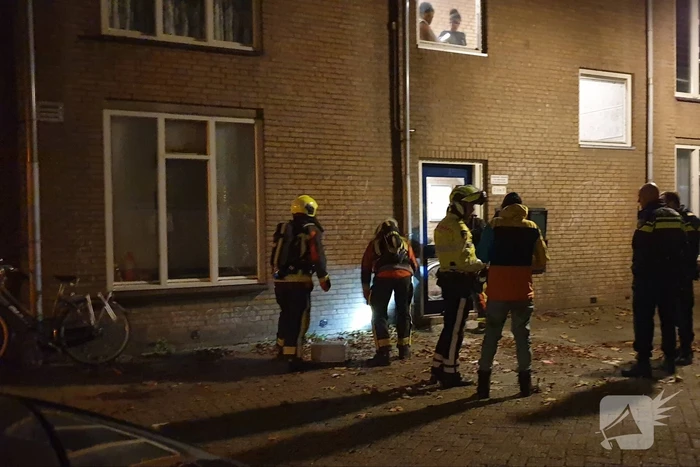 Magnetron door bewoner uit raam gegooid