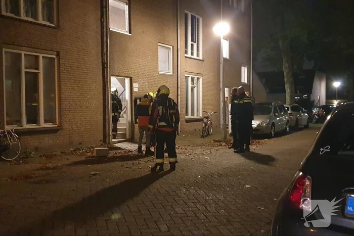 Magnetron door bewoner uit raam gegooid
