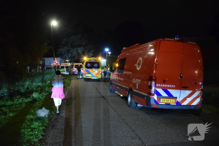 Personenauto belandt in sloot