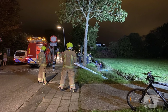 Brandweer verricht zoekactie in sloot