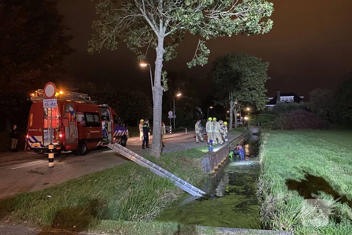 Brandweer verricht zoekactie in sloot