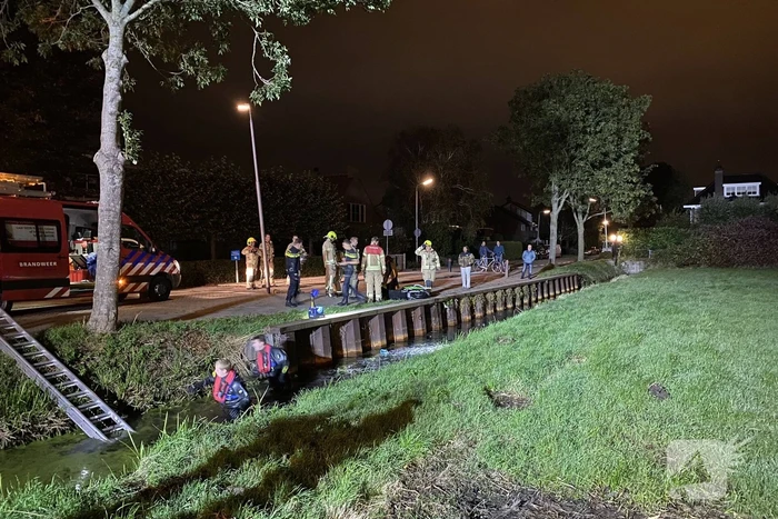 Brandweer verricht zoekactie in sloot