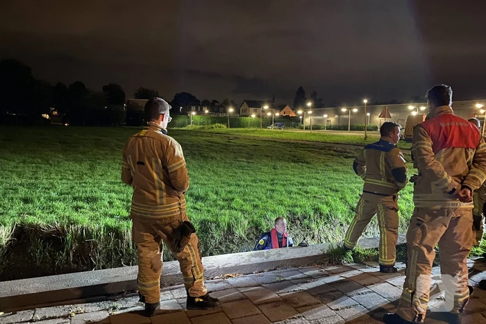 Brandweer verricht zoekactie in sloot