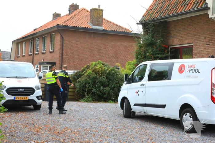 Agressieve pool slaat raam in en raakt gewond