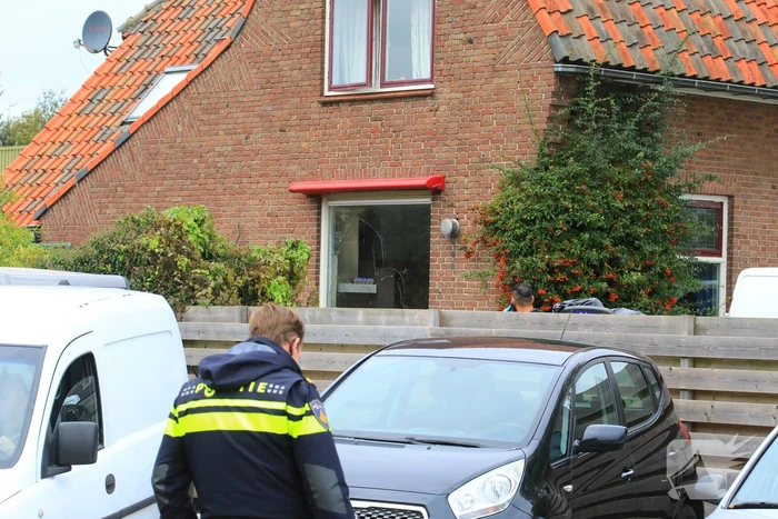 Agressieve pool slaat raam in en raakt gewond