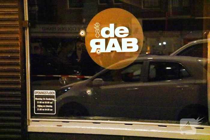 Kogelinslagen bij café De Rab