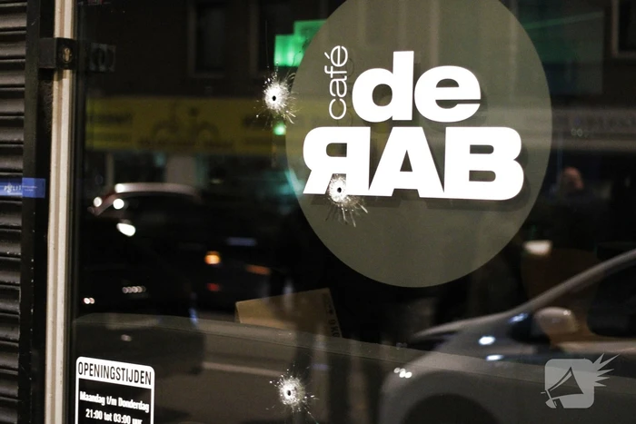Kogelinslagen bij café De Rab