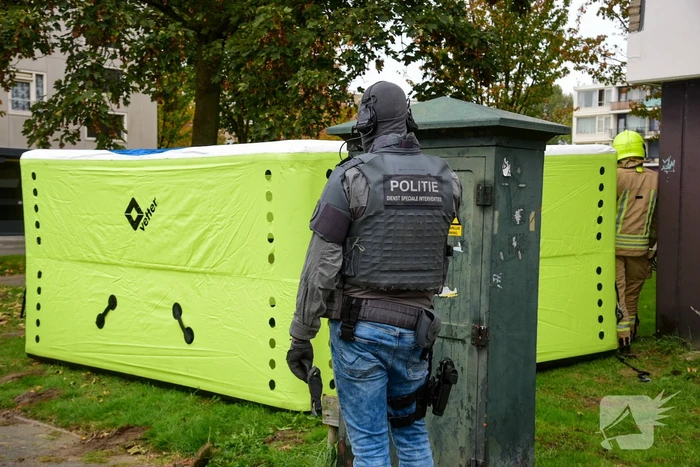 Man met verward gedrag door arrestatieteam uit flatwoning gehaald
