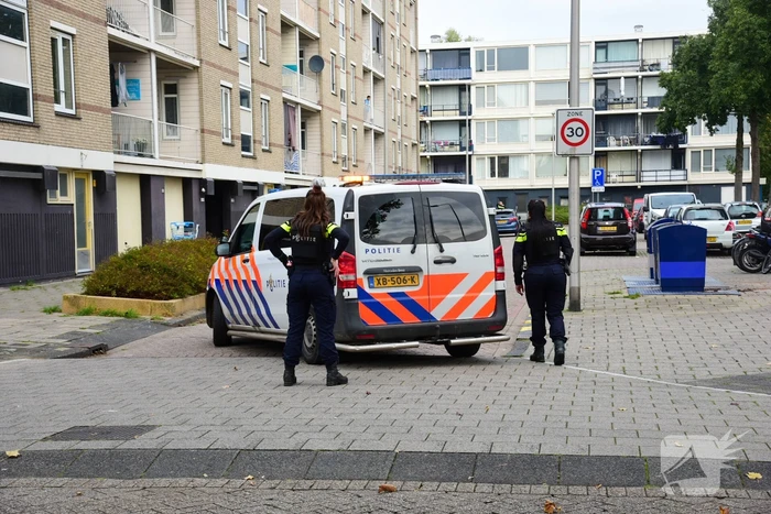 Man met verward gedrag door arrestatieteam uit flatwoning gehaald