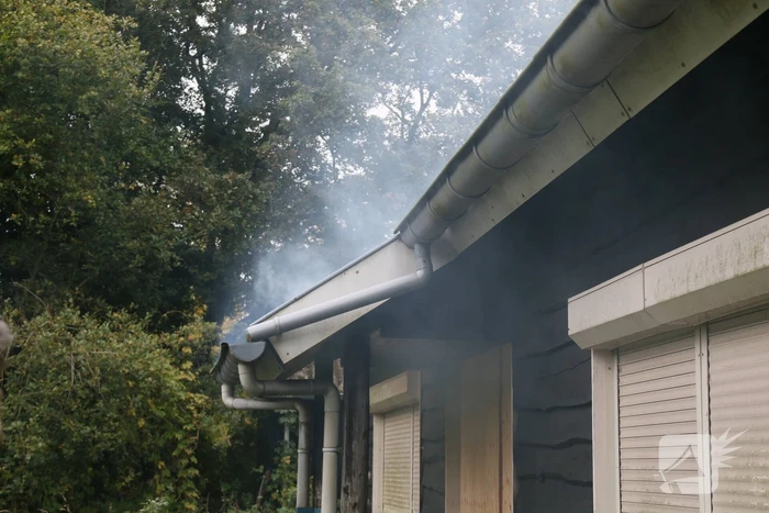 Hevige brand in voormalig clubgebouw van schaatsbaan