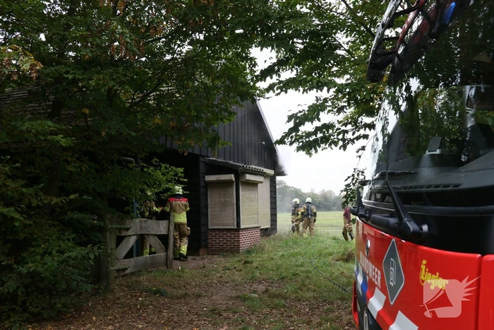 Hevige brand in voormalig clubgebouw van schaatsbaan