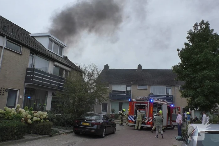 Veel rook door uitslaande brand in schuur
