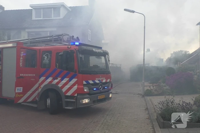 Veel rook door uitslaande brand in schuur