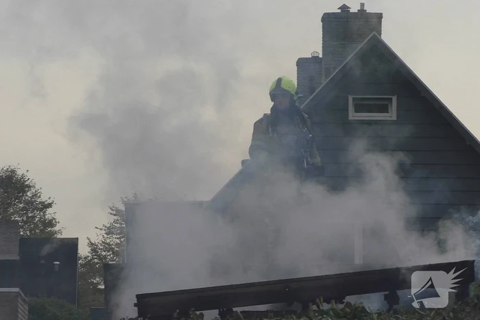 Veel rook door uitslaande brand in schuur