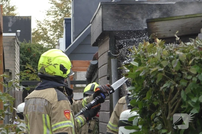 Veel rook door uitslaande brand in schuur