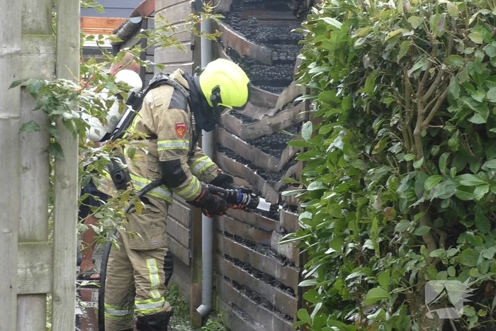 Veel rook door uitslaande brand in schuur