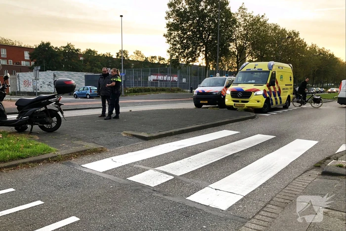 twee opzittenden van brommer gewond na verkeersongeval