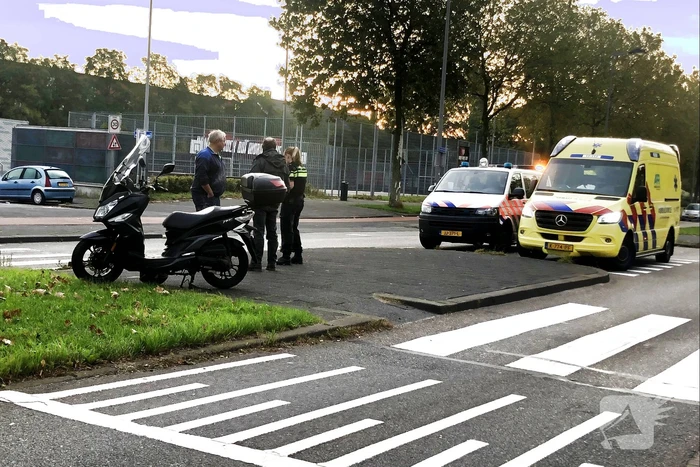 twee opzittenden van brommer gewond na verkeersongeval