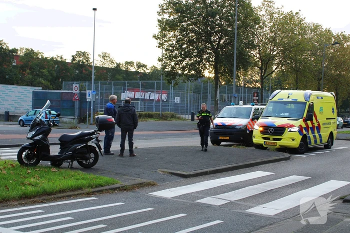 twee opzittenden van brommer gewond na verkeersongeval