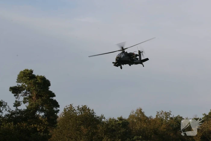Defensie traint met gevechtshelikopters