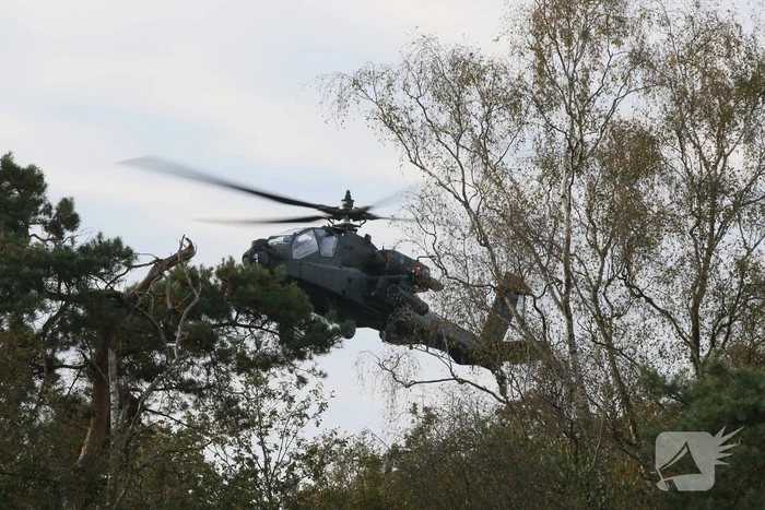 Defensie traint met gevechtshelikopters