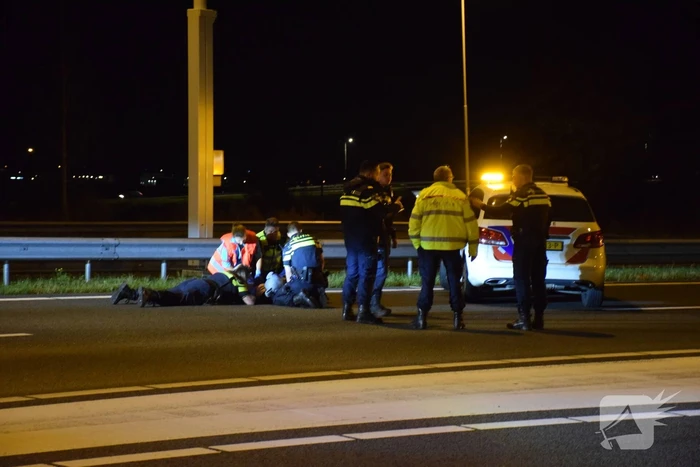 Auto botst op tankwagen na negeren stopteken