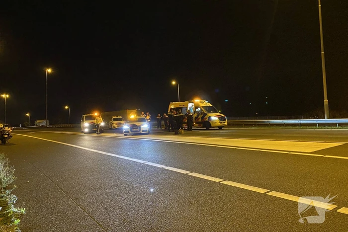 Auto botst op tankwagen na negeren stopteken
