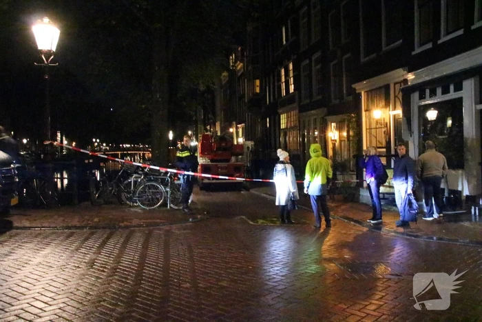 Brandweer blust brand in hotel Ambassade