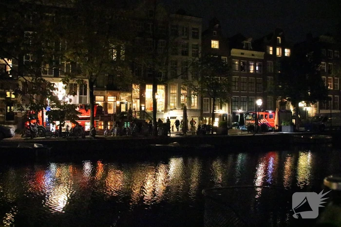Brandweer blust brand in hotel Ambassade