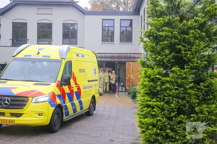 Automobilist rijdt tegen gevel van Restaurant Zuiver