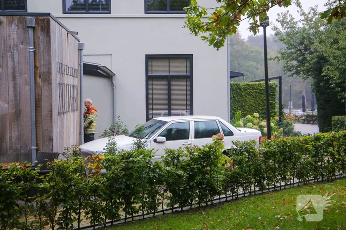 Automobilist rijdt tegen gevel van Restaurant Zuiver