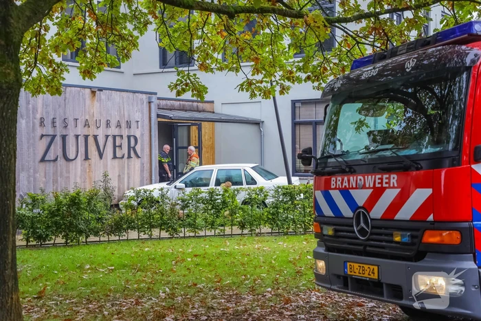 Automobilist rijdt tegen gevel van Restaurant Zuiver