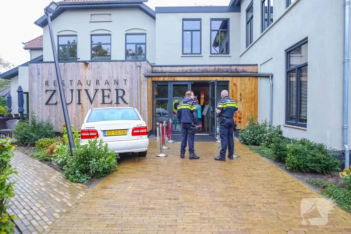 Automobilist rijdt tegen gevel van Restaurant Zuiver
