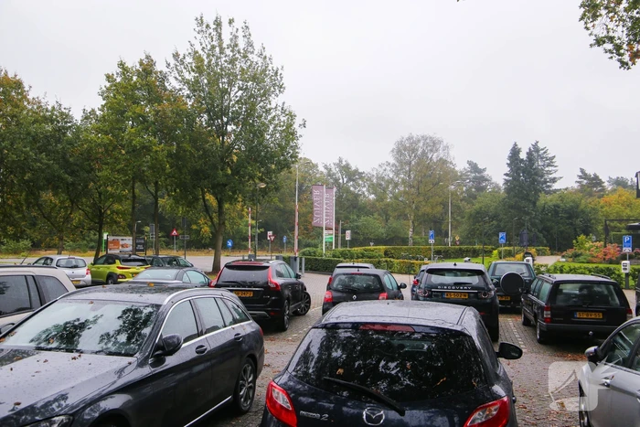 Automobilist rijdt tegen gevel van Restaurant Zuiver